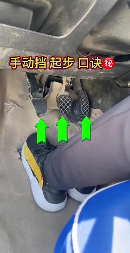 手动挡汽车起步有顿挫感怎么回事(手动挡车起步时一顿一顿的是什么原因)