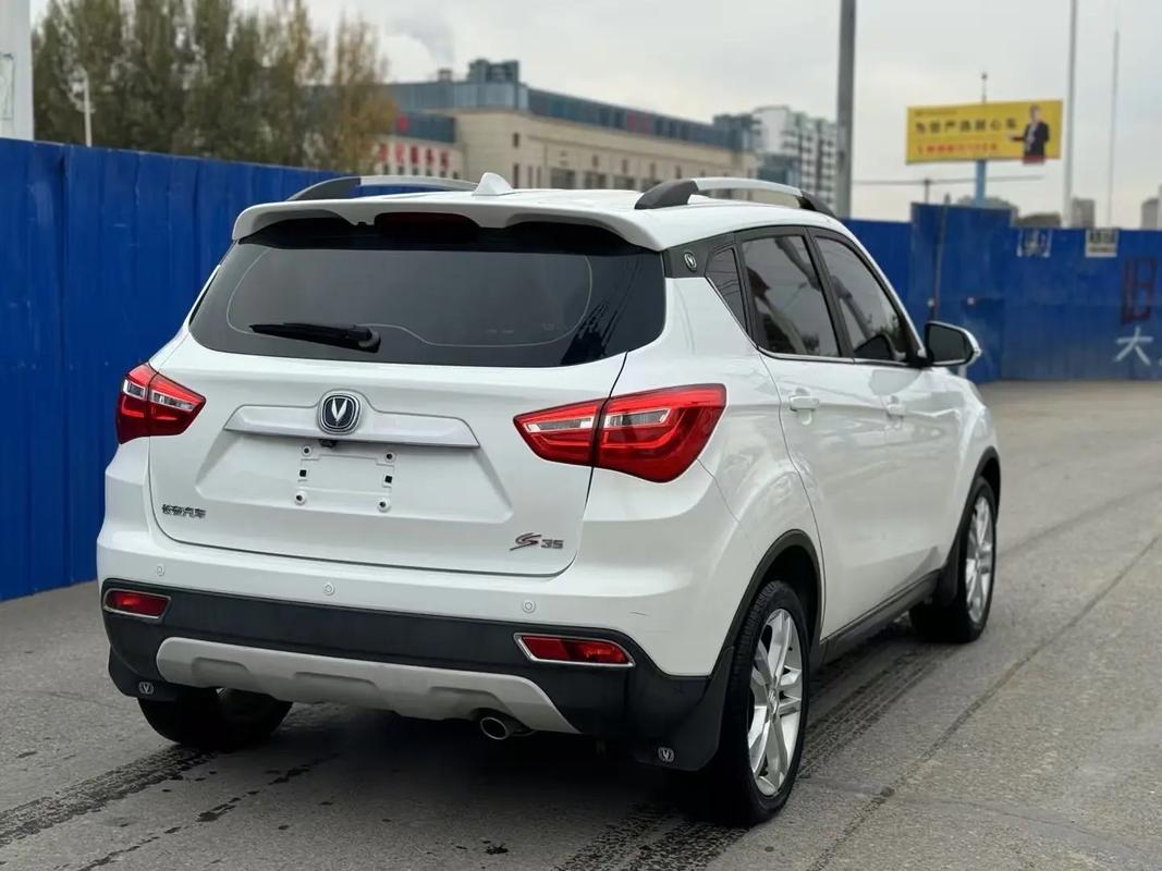 长安cs35价格(长安cs35价格和图片大全)