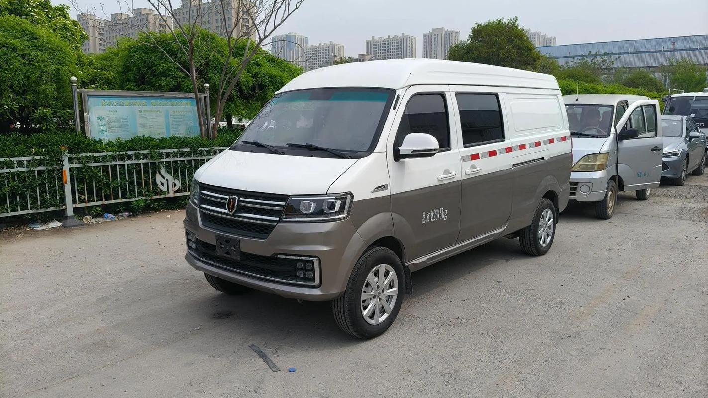 金杯油电混合面包车(金杯面包车新能源)