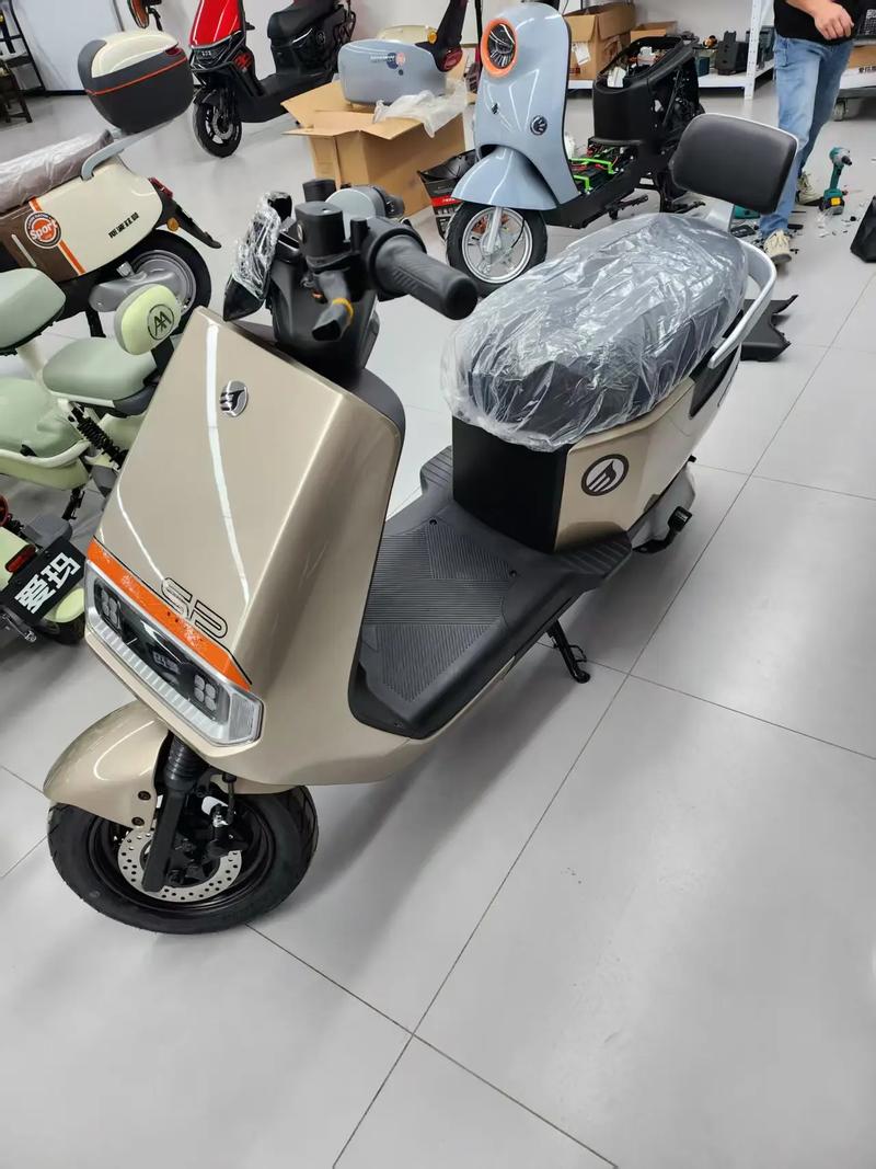 爱玛电动车价格表(斯玛特电动汽车价格及图片)