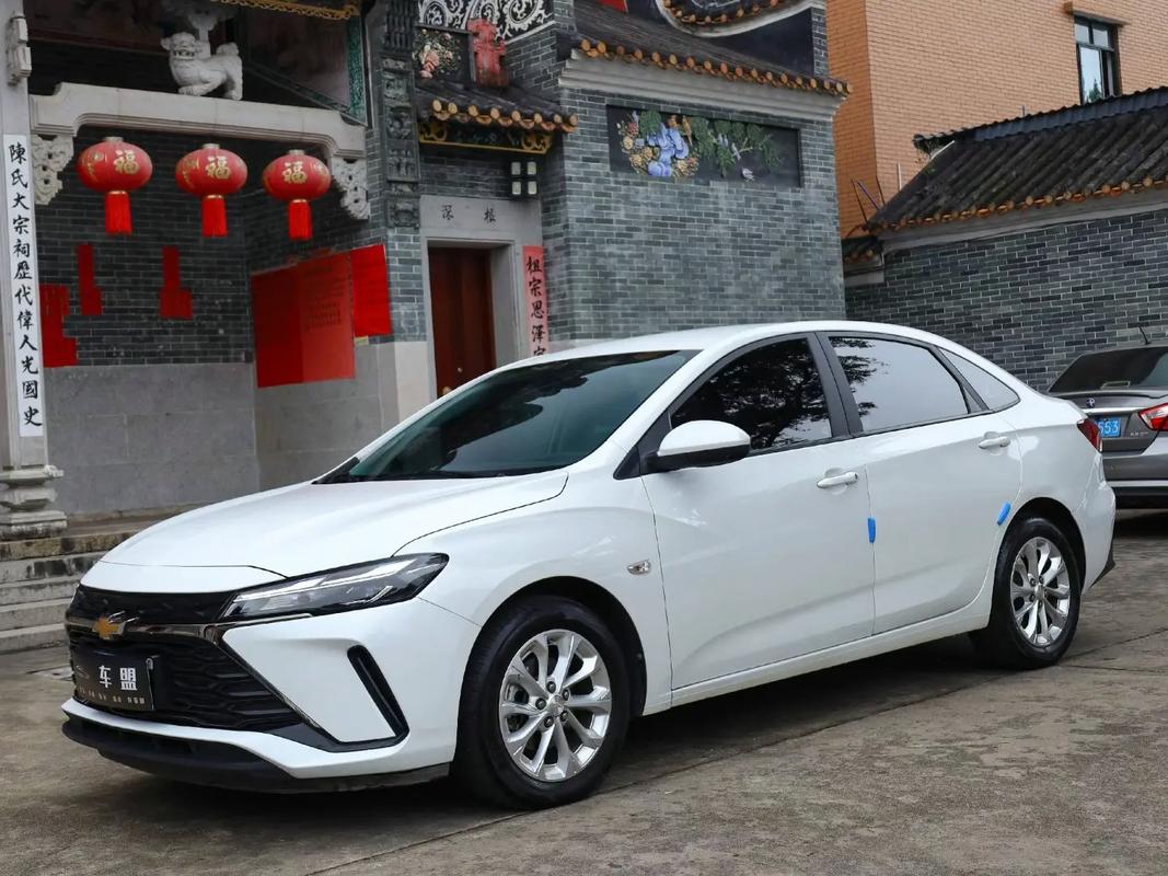 雪佛兰科鲁泽2024款报价及图片(雪佛兰科鲁泽价格图片)