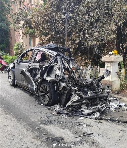 特斯拉自燃 特斯拉自燃的多吗