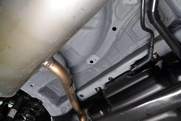 奔腾t77底盘图片(奔腾t77底盘号怎么看)