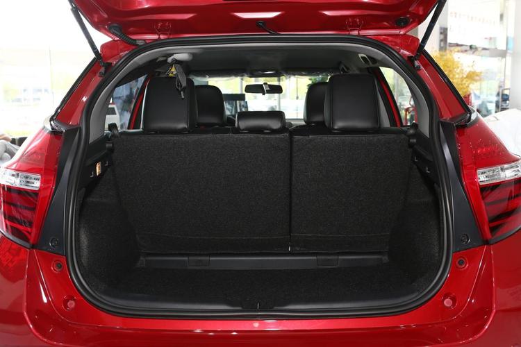 【丰田致炫2014款,丰田致炫2014款后排怎么放倒】