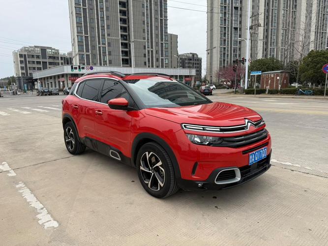 新款雪铁龙天逸c5/新款雪铁龙天逸C5 18排量车型有全景天窗吗